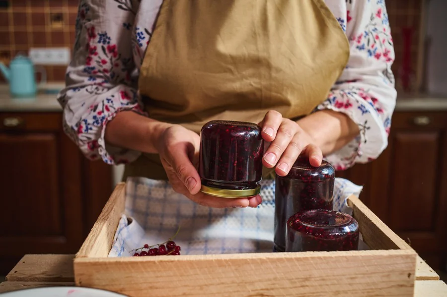 Comment conserver sa confiture de cassis maison le plus longtemps possible ?