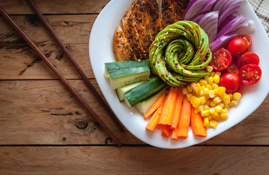 Quelle est l'origine du buddha bowl poulet ?